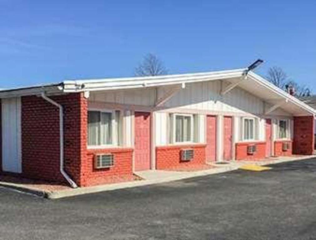Travelodge By Wyndham Bay Shore Long Island Kültér fotó