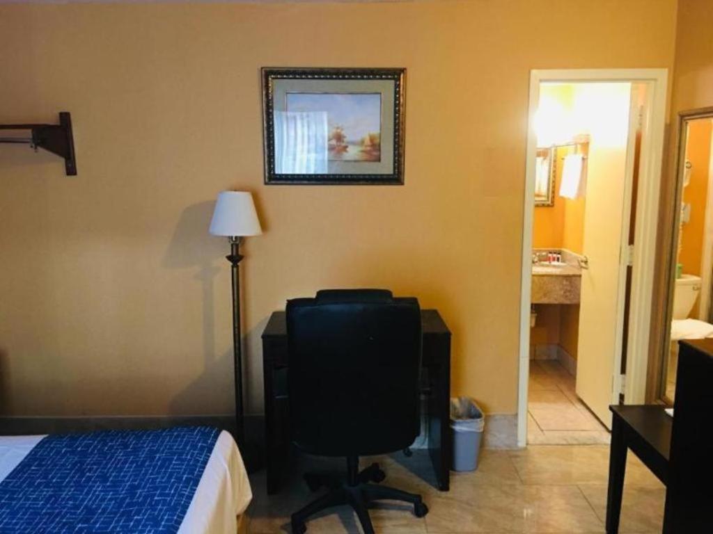 Travelodge By Wyndham Bay Shore Long Island Kültér fotó